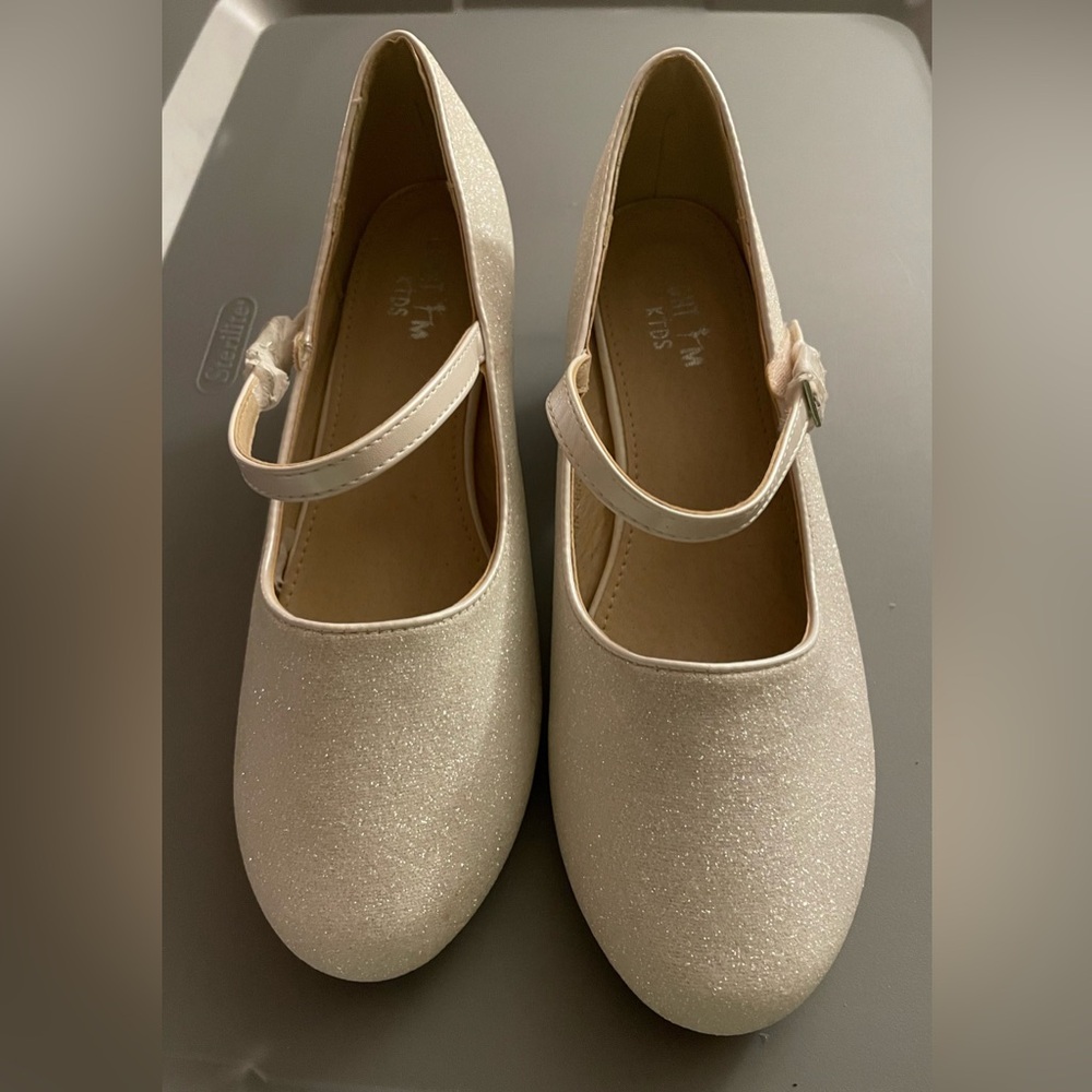 Eight KM Kids White Glittery Mary Janes Shoes Heels Wedding Party